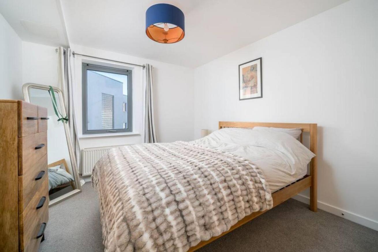 Charming Flat Near Canary Wharf Apartment London