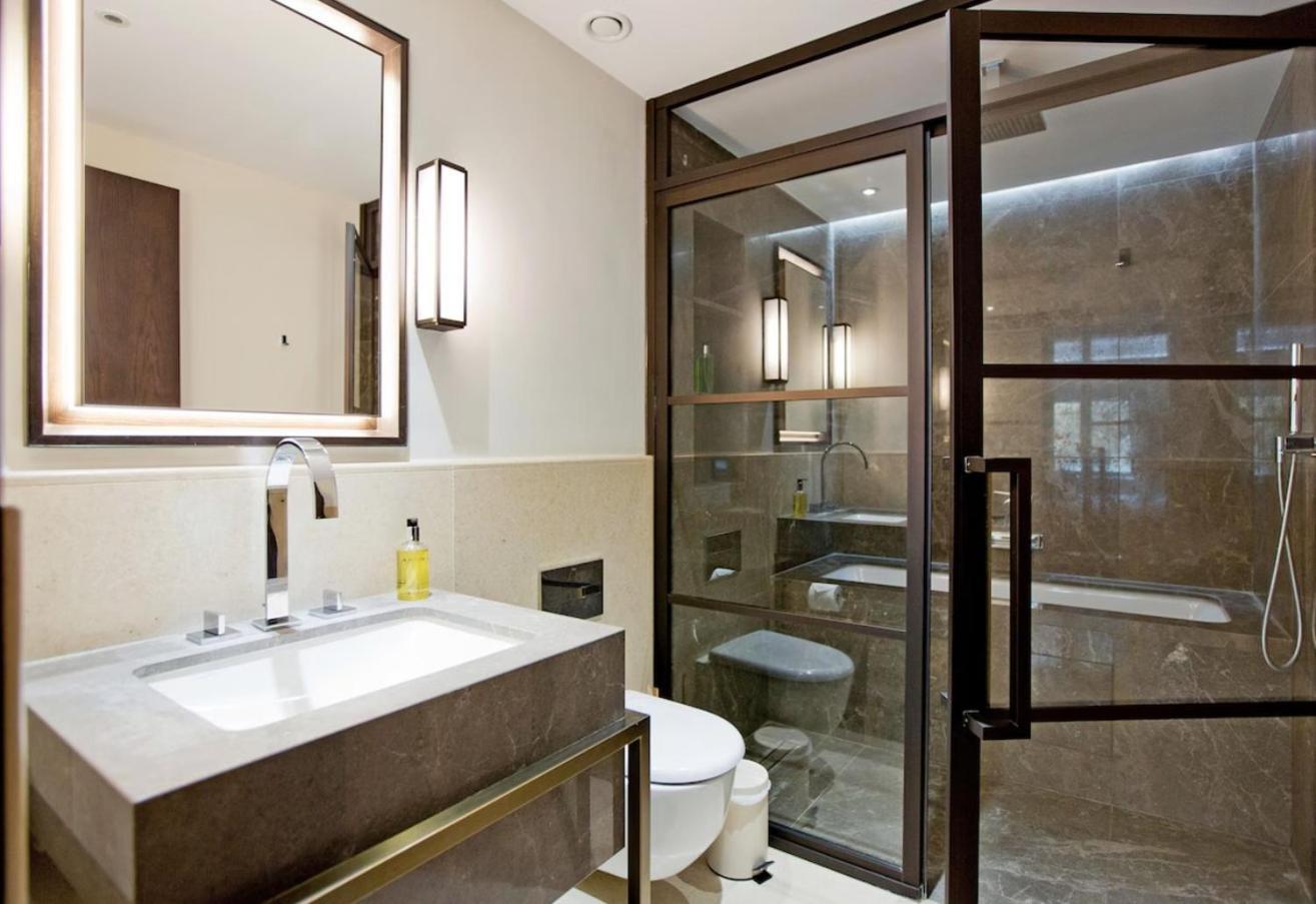 Living 3 Bedroom Apartment *