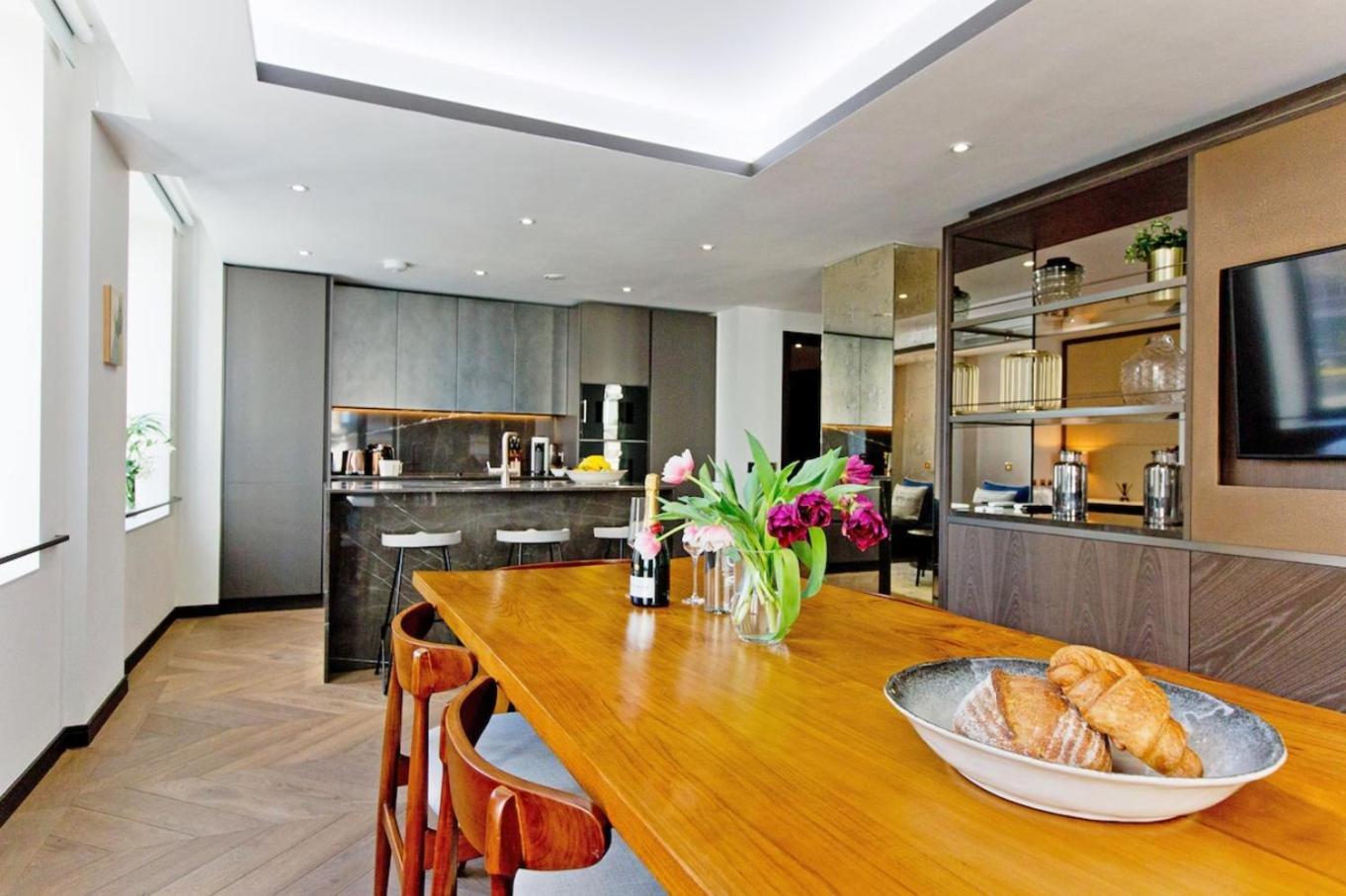 Living 3 Bedroom Apartment London