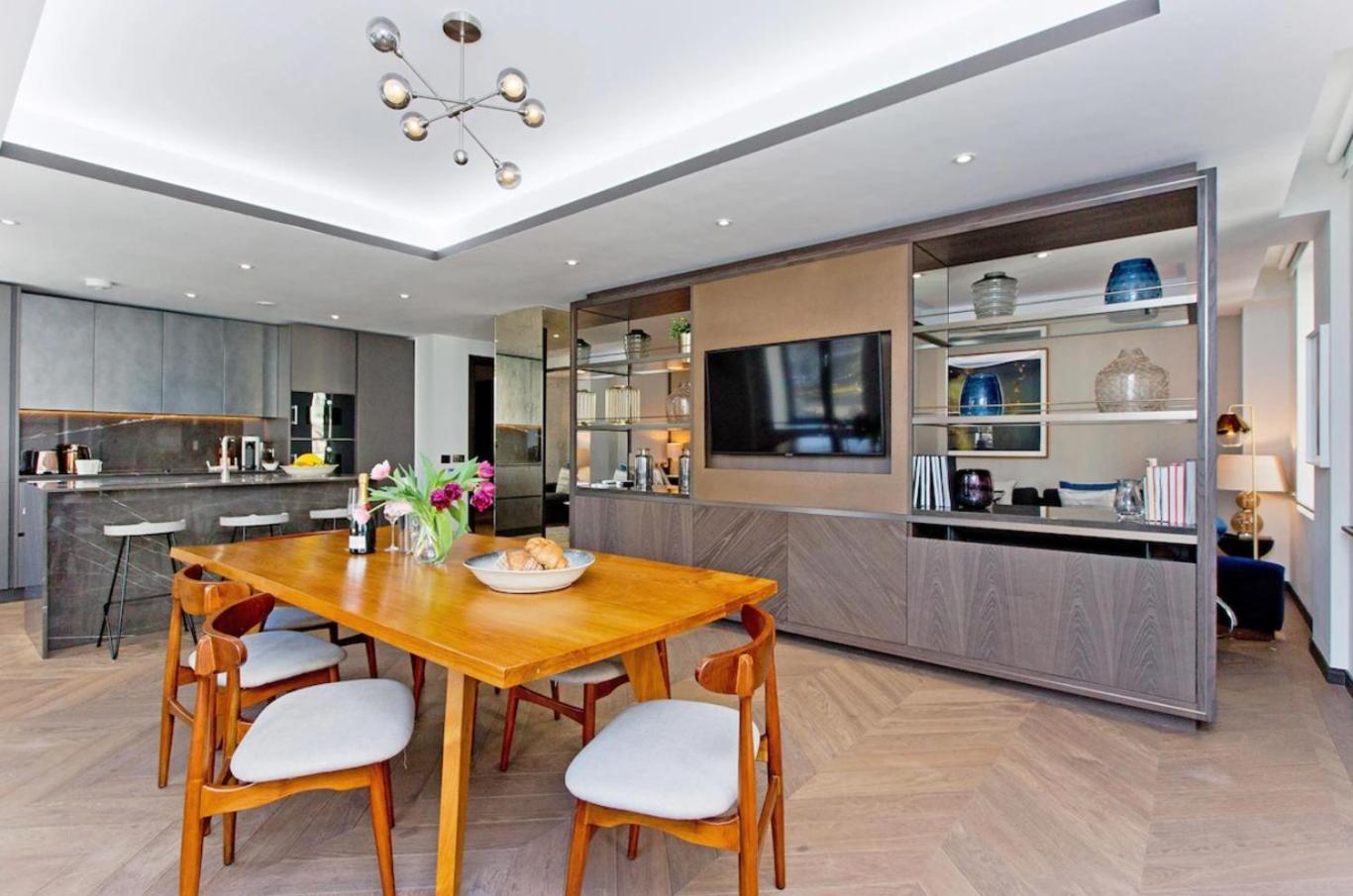 Living 3 Bedroom Apartment London