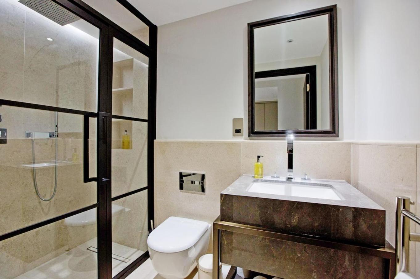 Living 3 Bedroom * London
