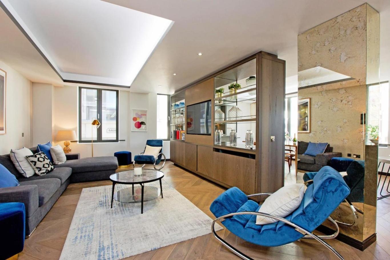 Living 3 Bedroom Apartment