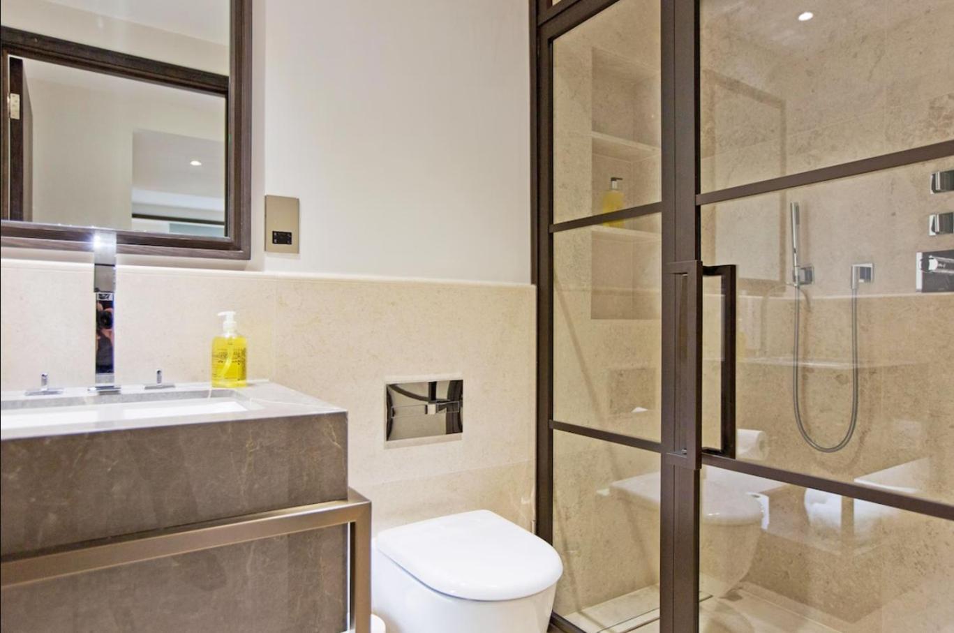 Living 3 Bedroom Apartment
