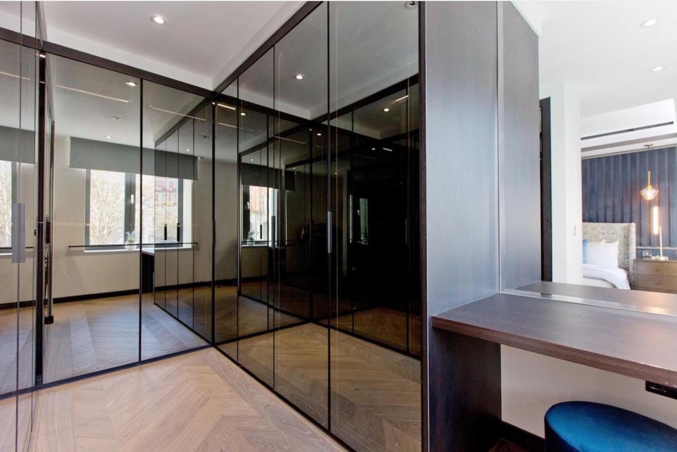 Living 3 Bedroom Apartment *