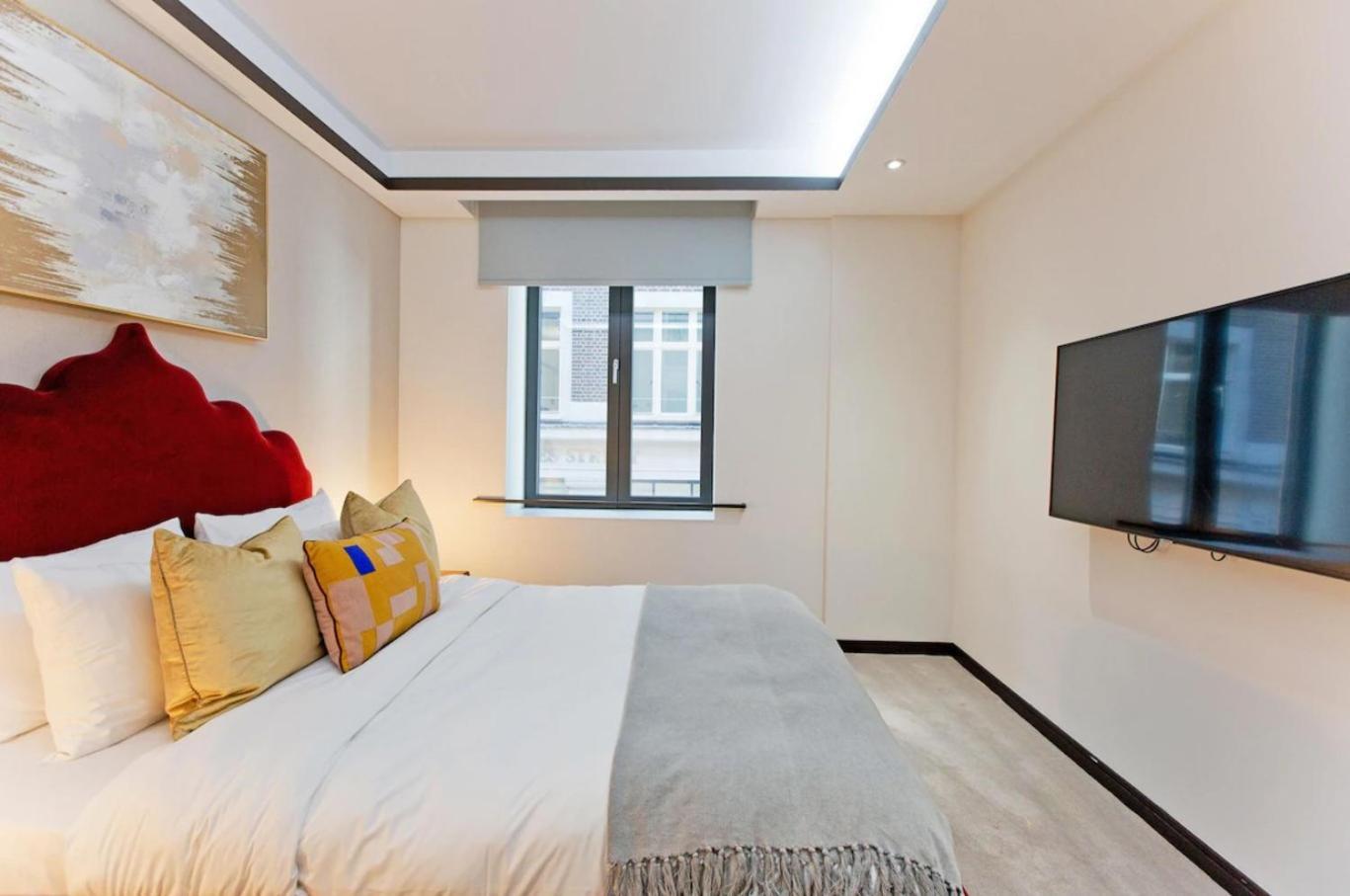 Living 3 Bedroom Apartment