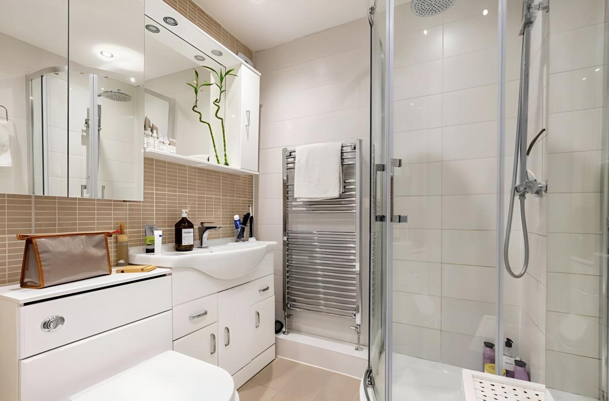 Modern With Bathroom & Garden In A Shared House - No Kitchen Londres