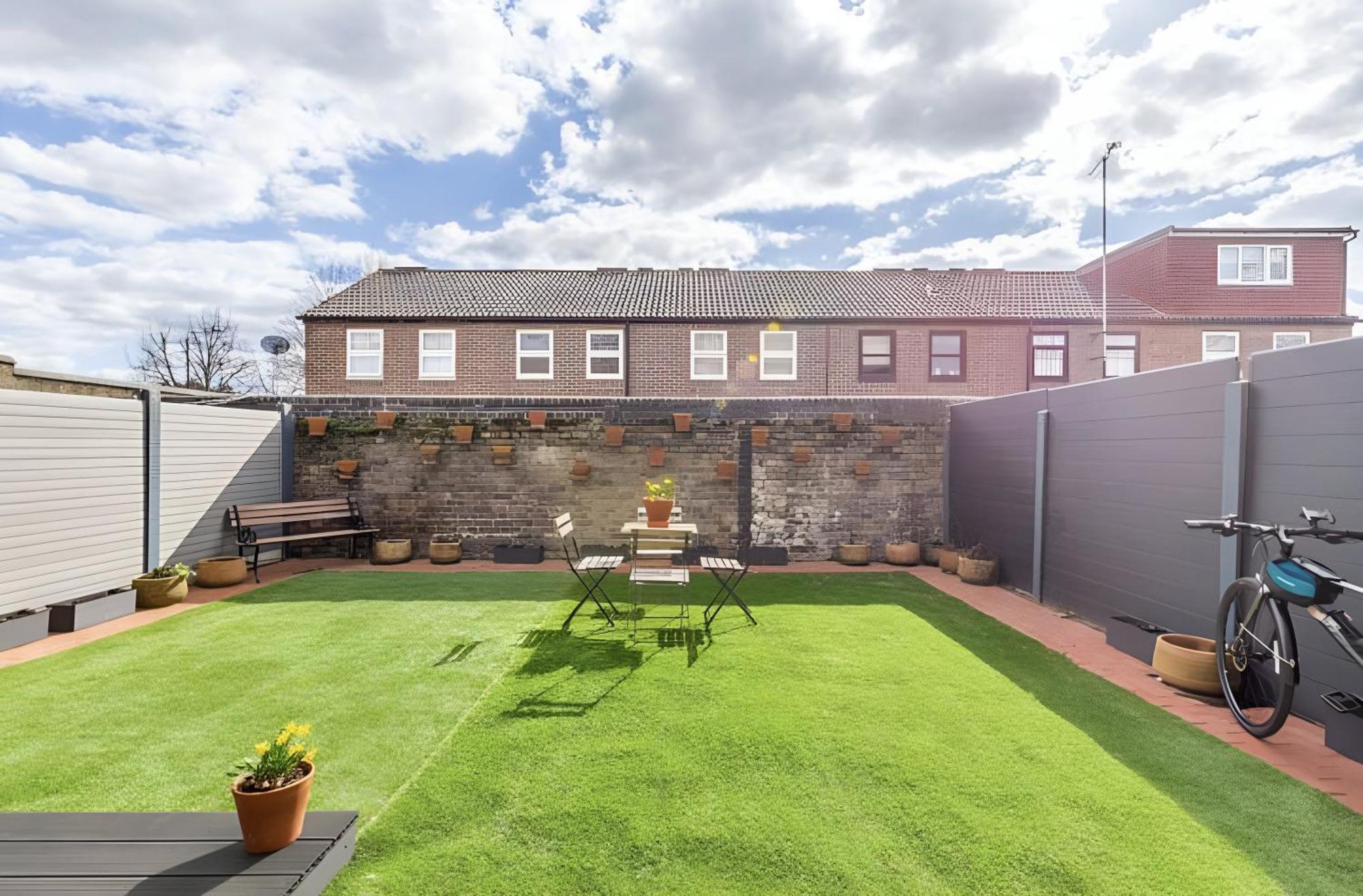 Habitación en casa particular Modern With Bathroom & Garden In A Shared House - No Kitchen Londres