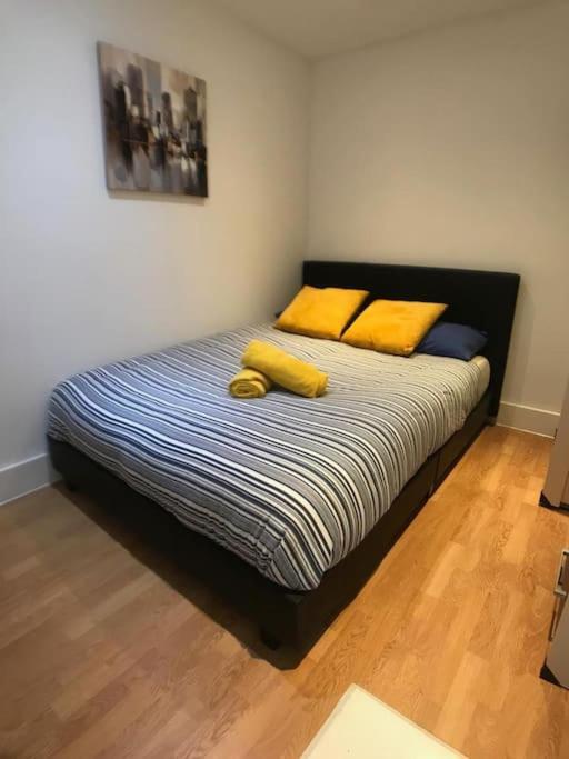 Apartment And Bermondsey Pad 2 London