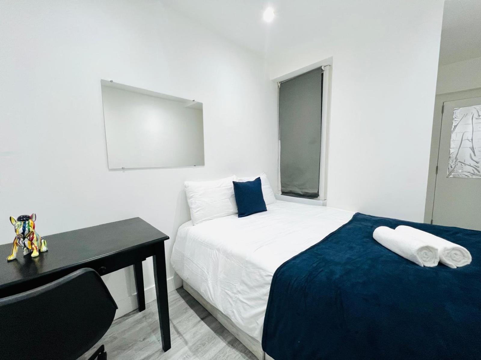 Flats, Perfect Location To Visit London! * Londen