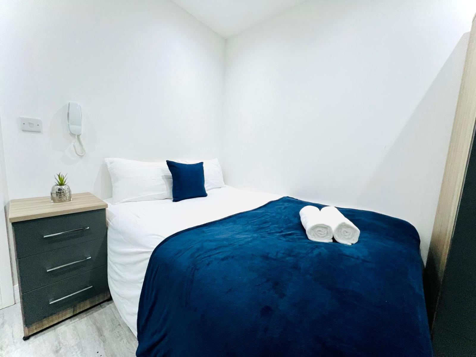 Flats, Perfect Location To Visit London! * Londen