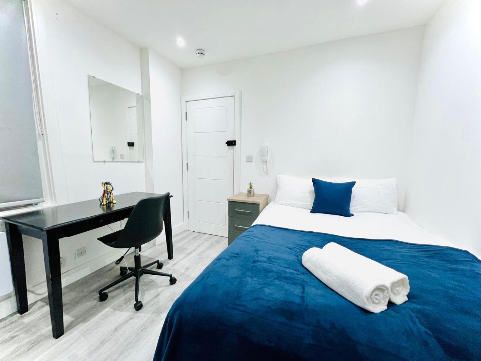 Flats, Perfect Location To Visit London! * Londen