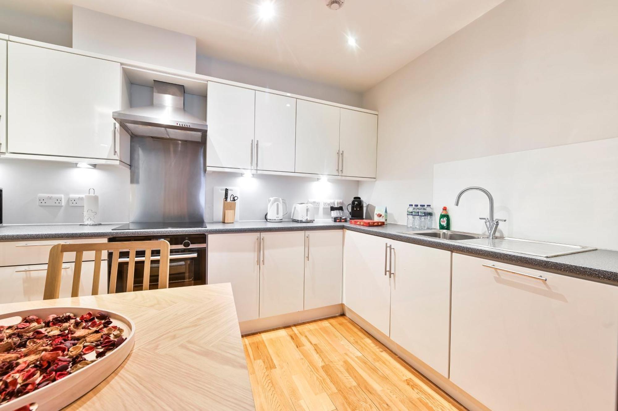 Delightful Tower Bridge Sleeps 6 London