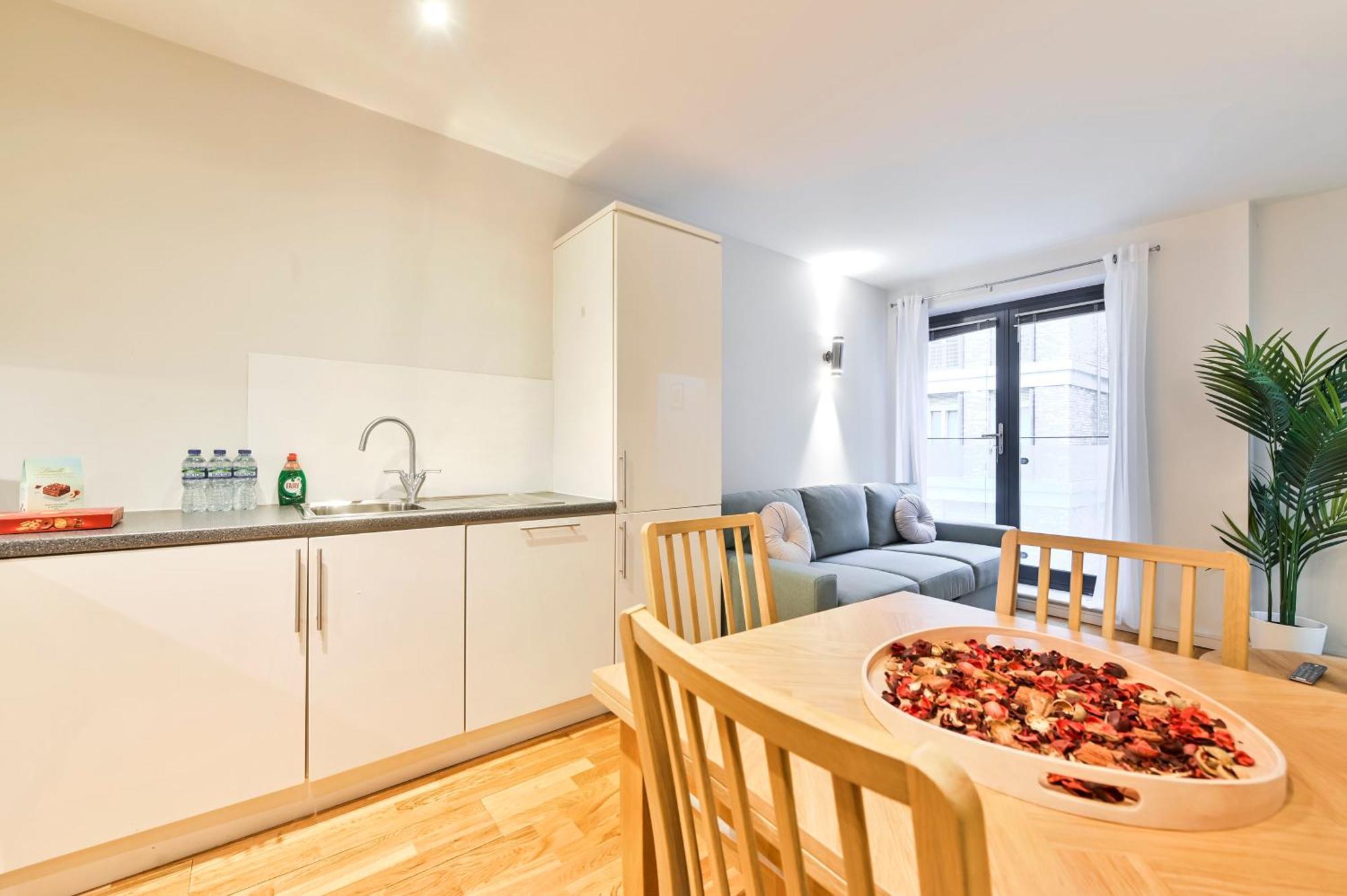 Delightful Tower Bridge Sleeps 6 London