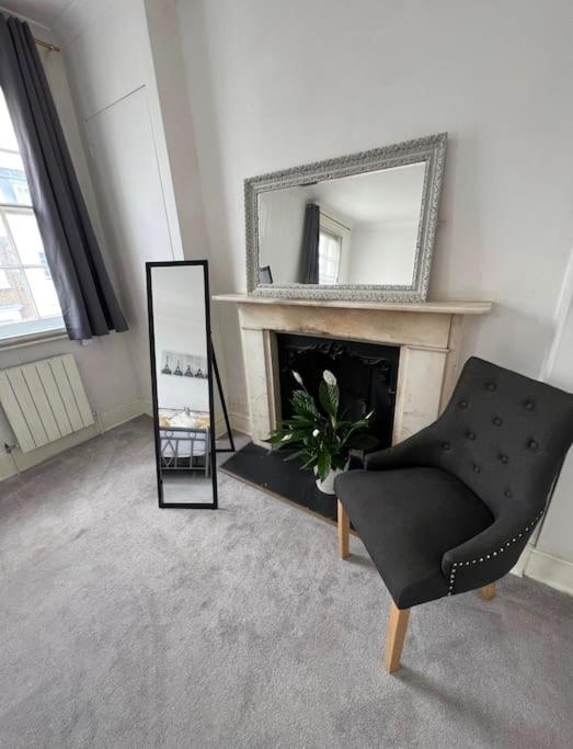 3 Bedroom In Victoria, London