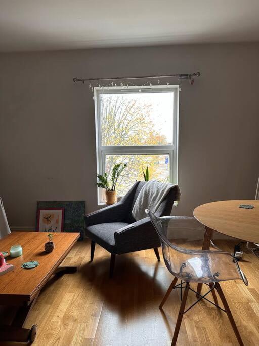 Apartment Comfortable 3-bed Flat In Vibrant Camberwell
