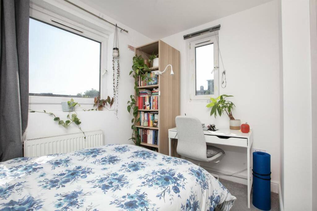 Comfortable 3-bed Flat In Vibrant Camberwell Apartment