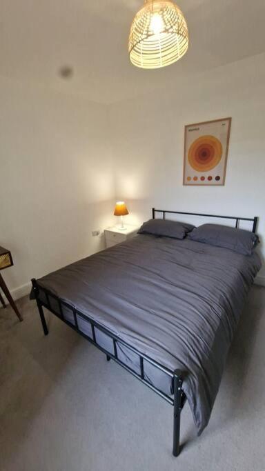 Apartment Comfortable 3-bed Flat In Vibrant Camberwell