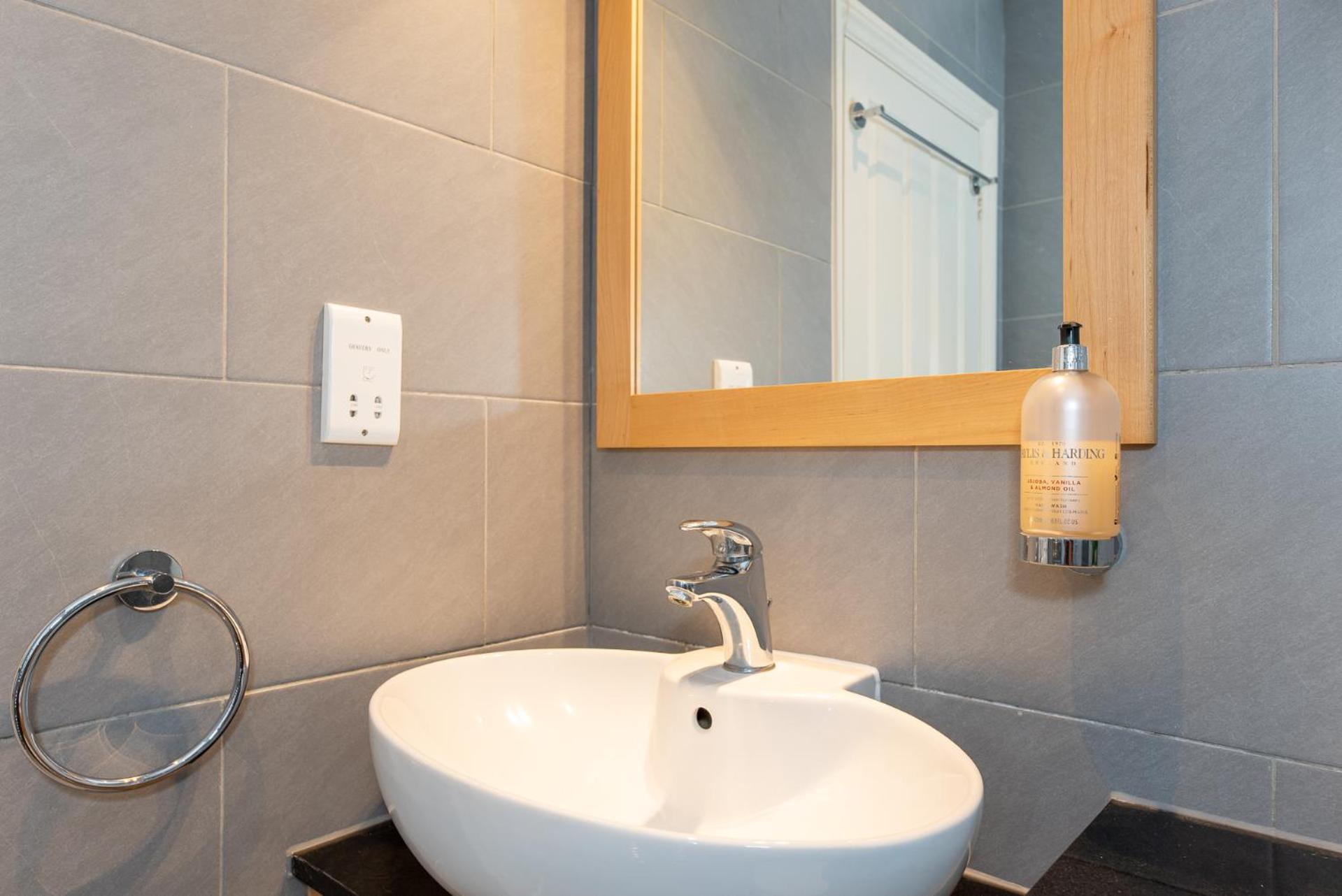 2-bedroom Flat In Embankment A Short Walk Away To Trafalgar Square Near Big Ben, Eye Apartment *