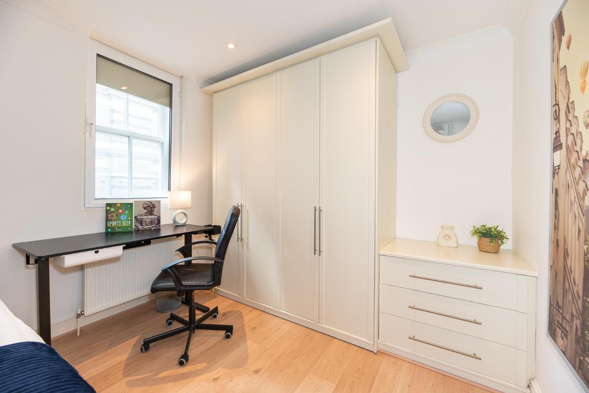 2-bedroom Flat In Embankment A Short Walk Away To Trafalgar Square Near Big Ben, Eye London