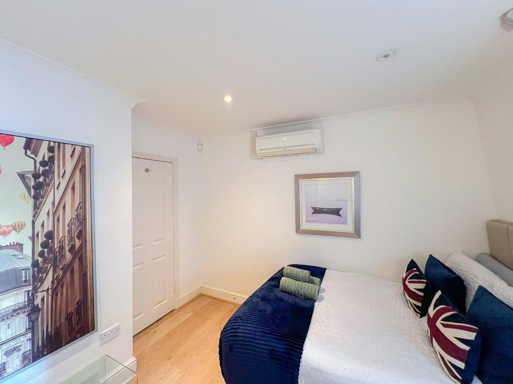 Apartment 2-bedroom Flat In Embankment A Short Walk Away To Trafalgar Square Near Big Ben, Eye *