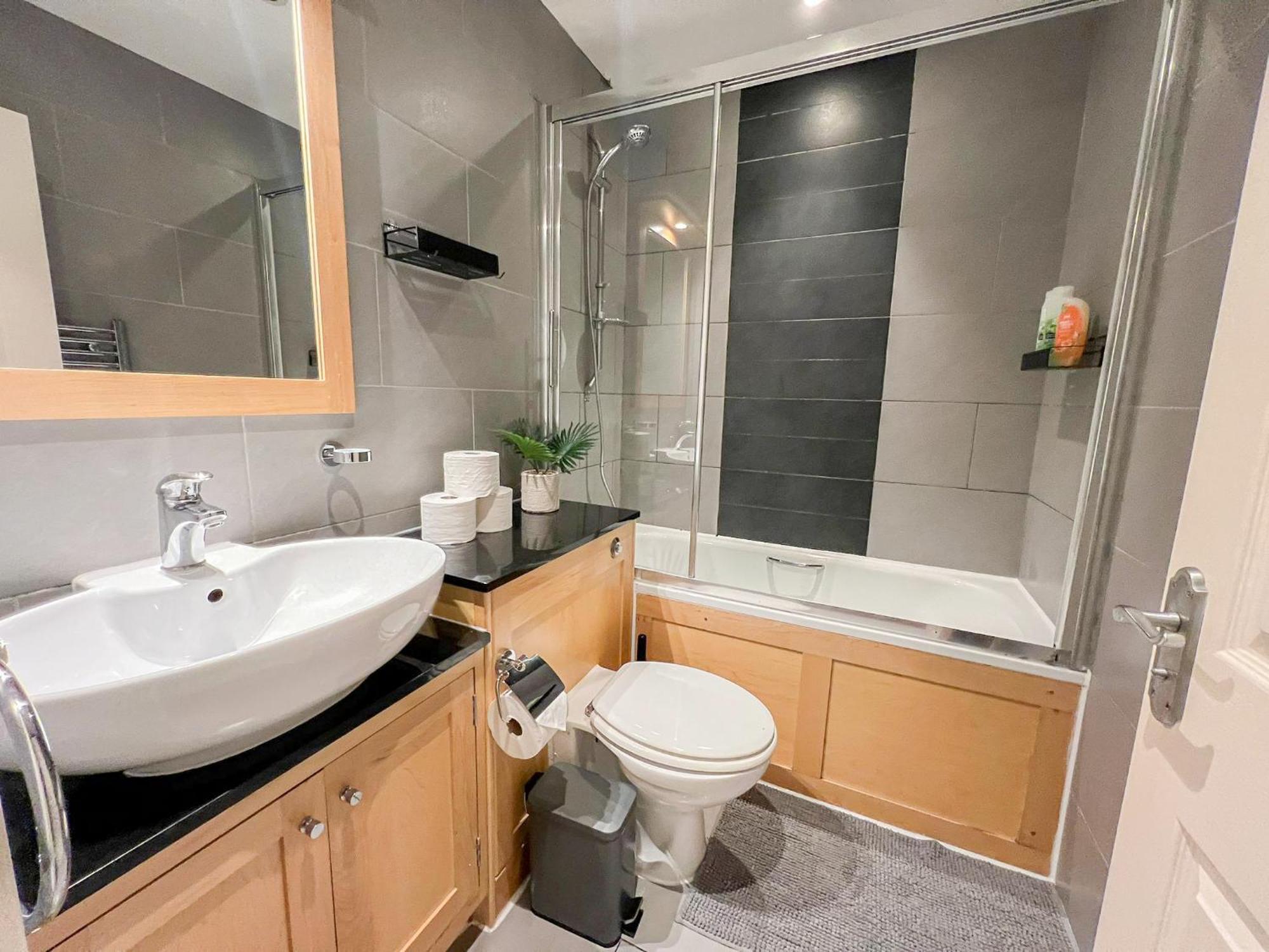 2-bedroom Flat In Embankment A Short Walk Away To Trafalgar Square Near Big Ben, Eye Apartment London