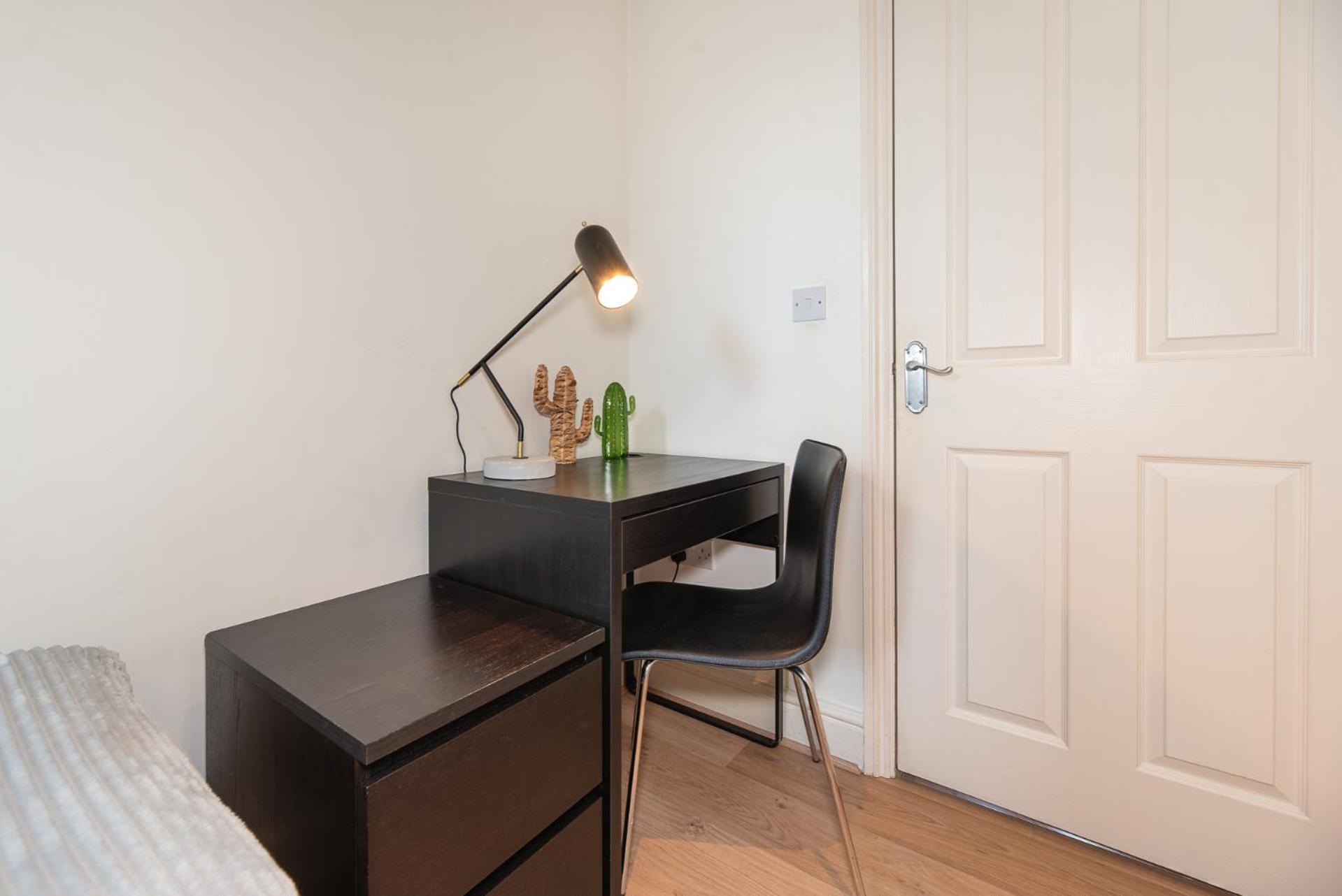 2-bedroom Flat In Embankment A Short Walk Away To Trafalgar Square Near Big Ben, Eye *