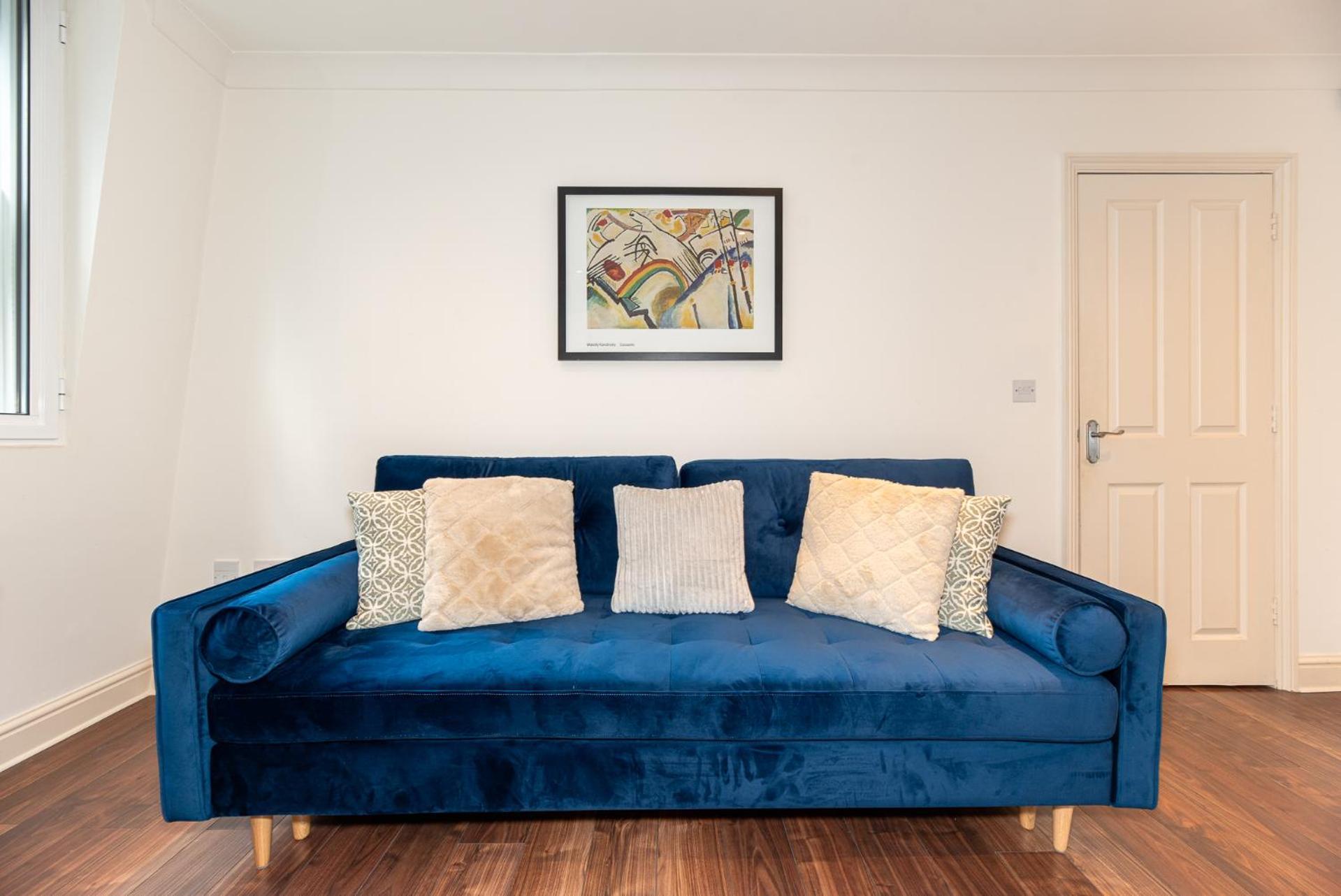 2-bedroom Flat In Embankment A Short Walk Away To Trafalgar Square Near Big Ben, Eye