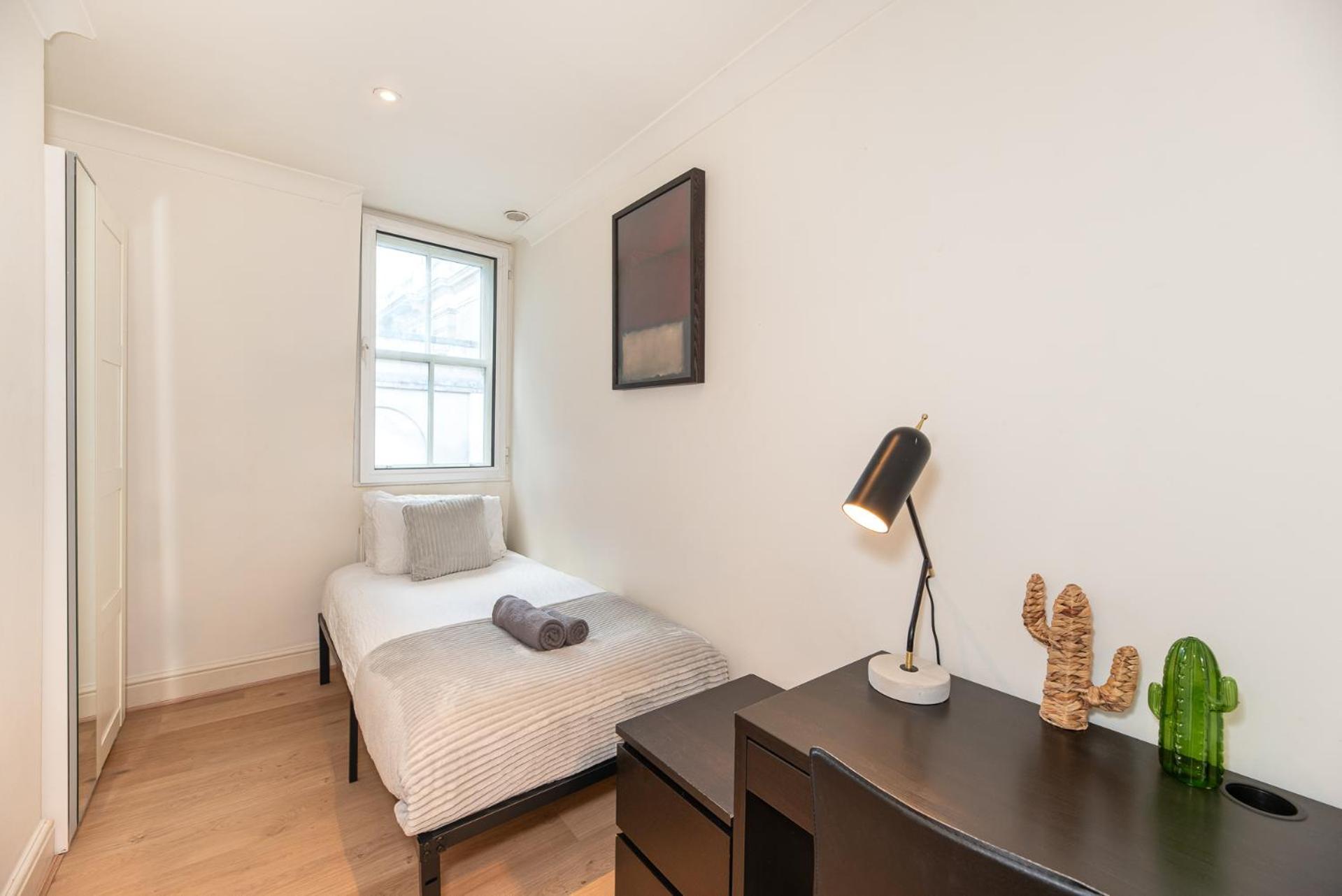 2-bedroom Flat In Embankment A Short Walk Away To Trafalgar Square Near Big Ben, Eye *