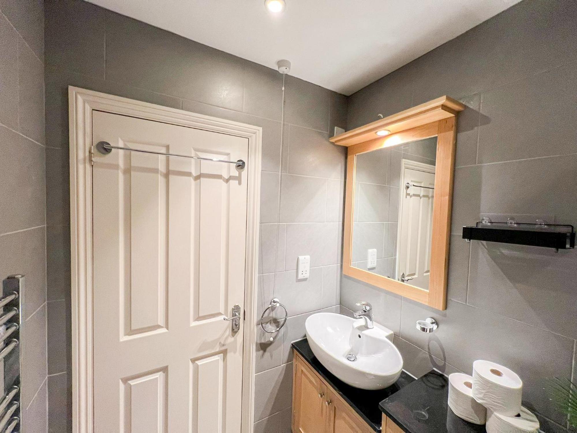 Apartment 2-bedroom Flat In Embankment A Short Walk Away To Trafalgar Square Near Big Ben, Eye *