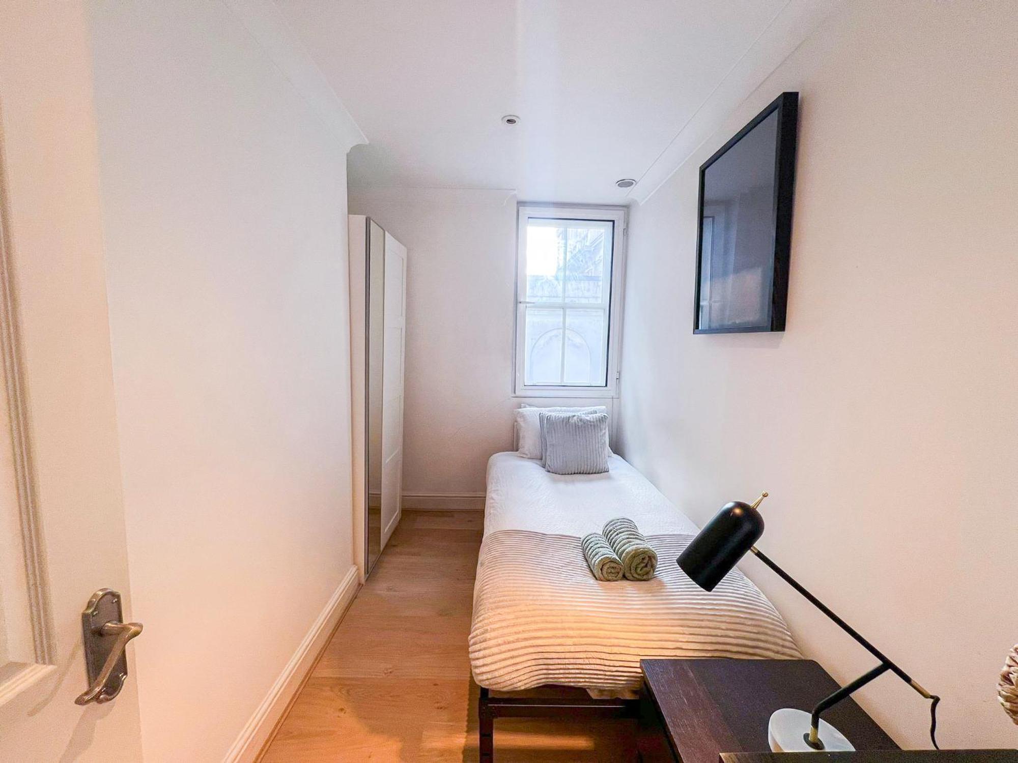 2-bedroom Flat In Embankment A Short Walk Away To Trafalgar Square Near Big Ben, Eye *