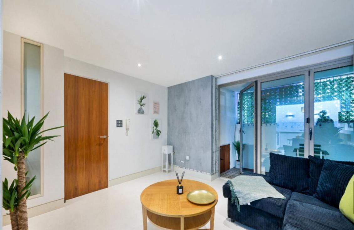 Chic Sleeps Up To 4 Guests In Heart Of Bridge Appartement *