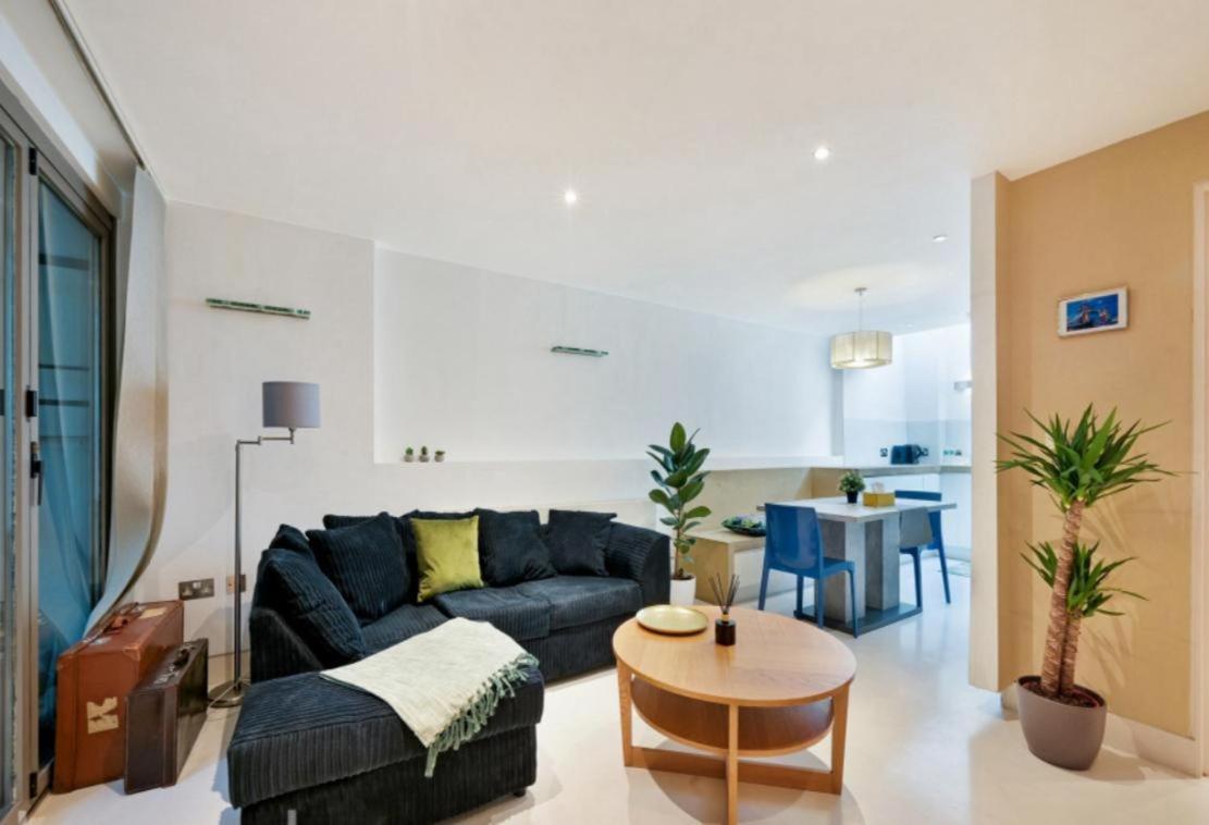 Chic Sleeps Up To 4 Guests In Heart Of Bridge Appartement *