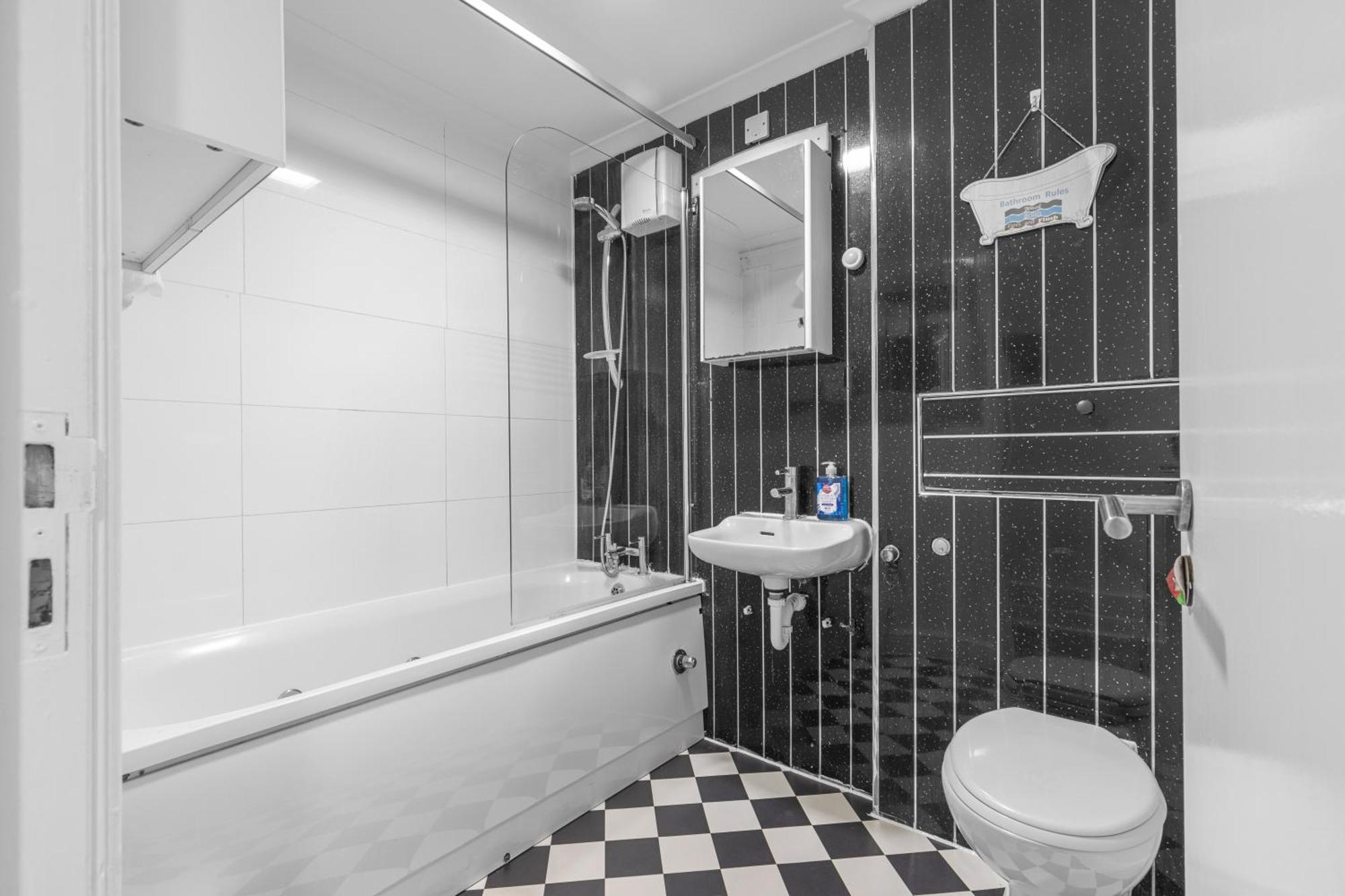 Stylish 3-bed Smart Tv & Views 5min To Tube * London