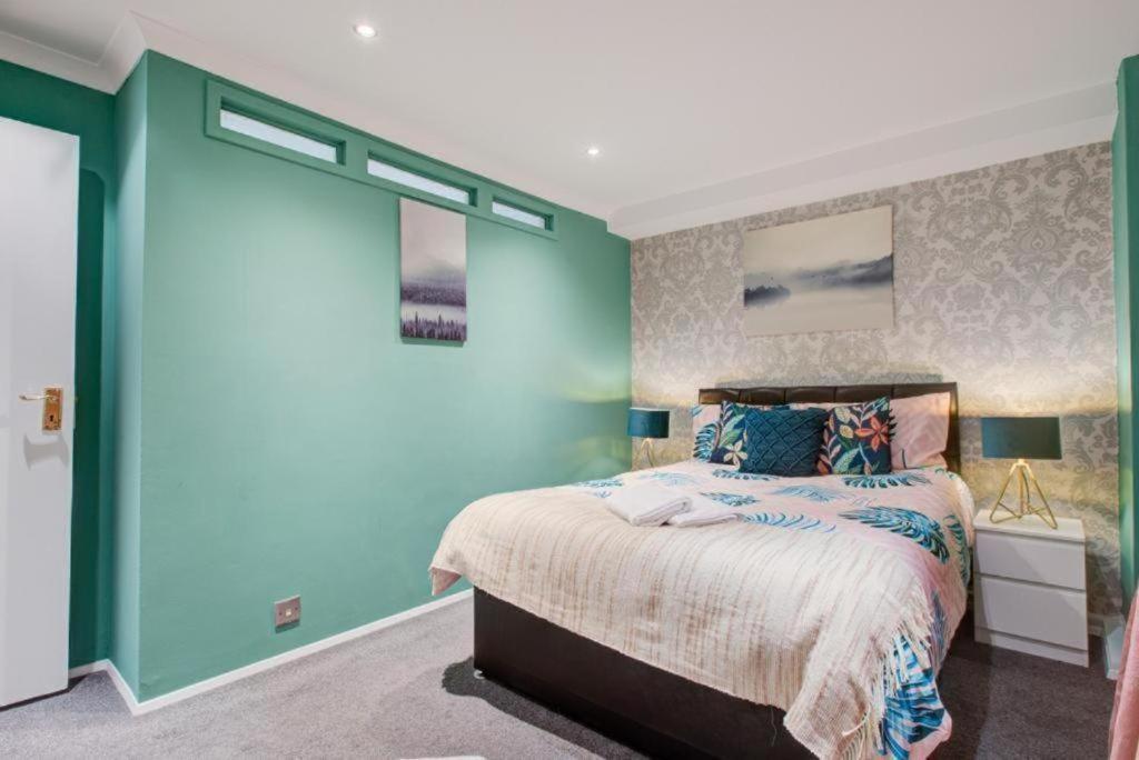 Hyde Park Beautiful Family Apartment London