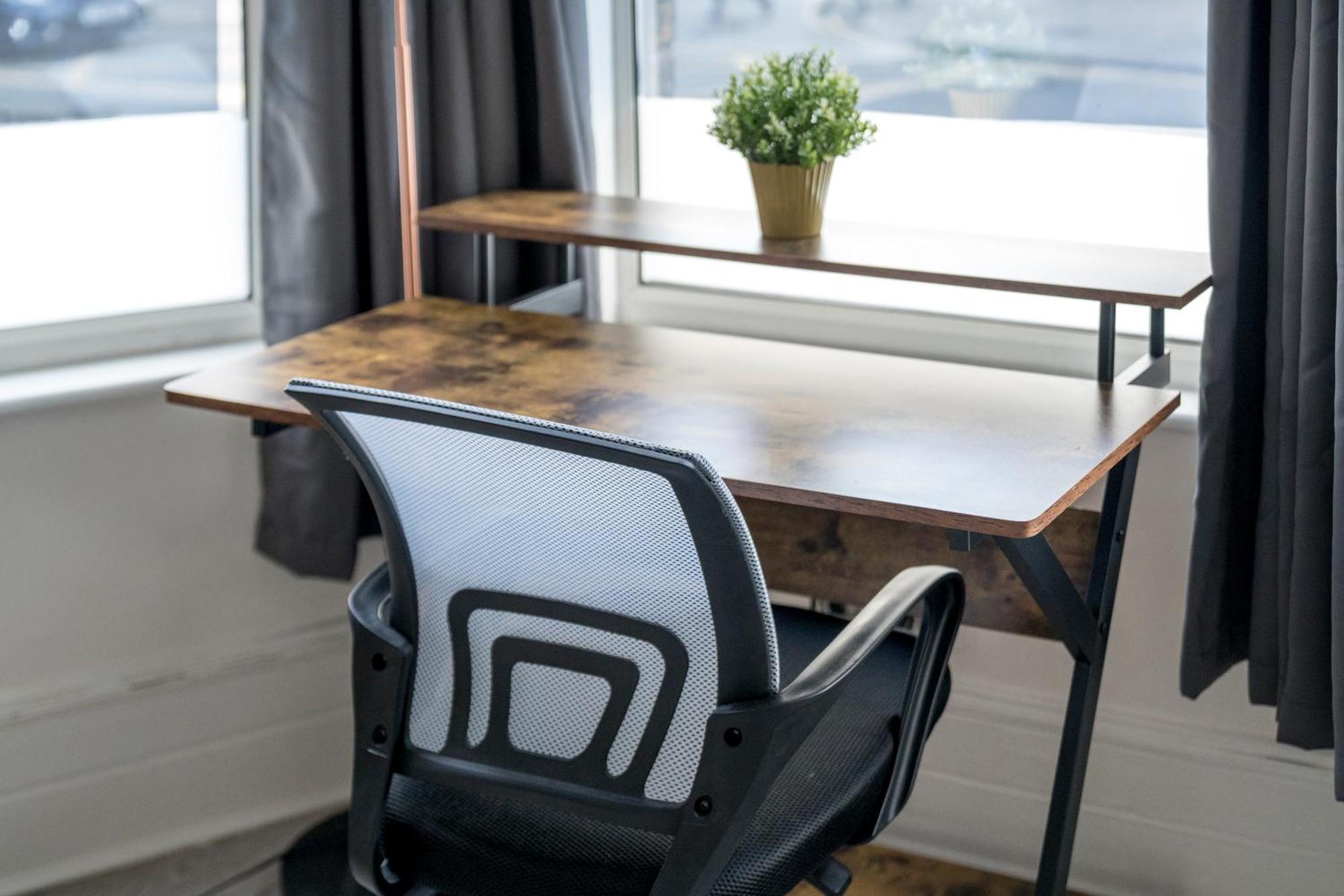 Cozy & Comfy Woodgreen Station Sleeps 6 London