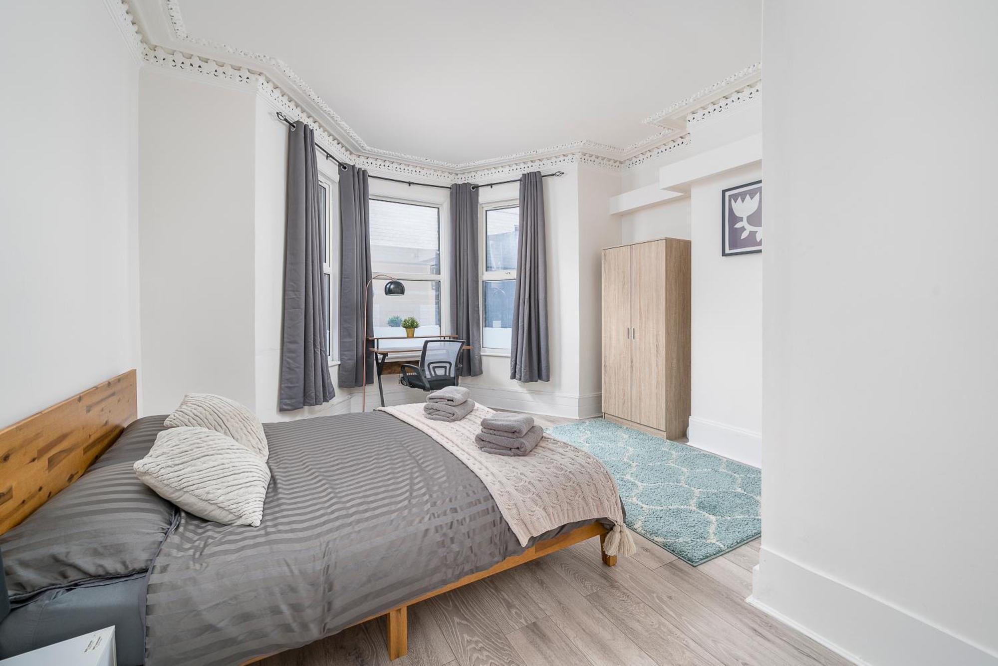 Cozy & Comfy Woodgreen Station Sleeps 6 Apartment *