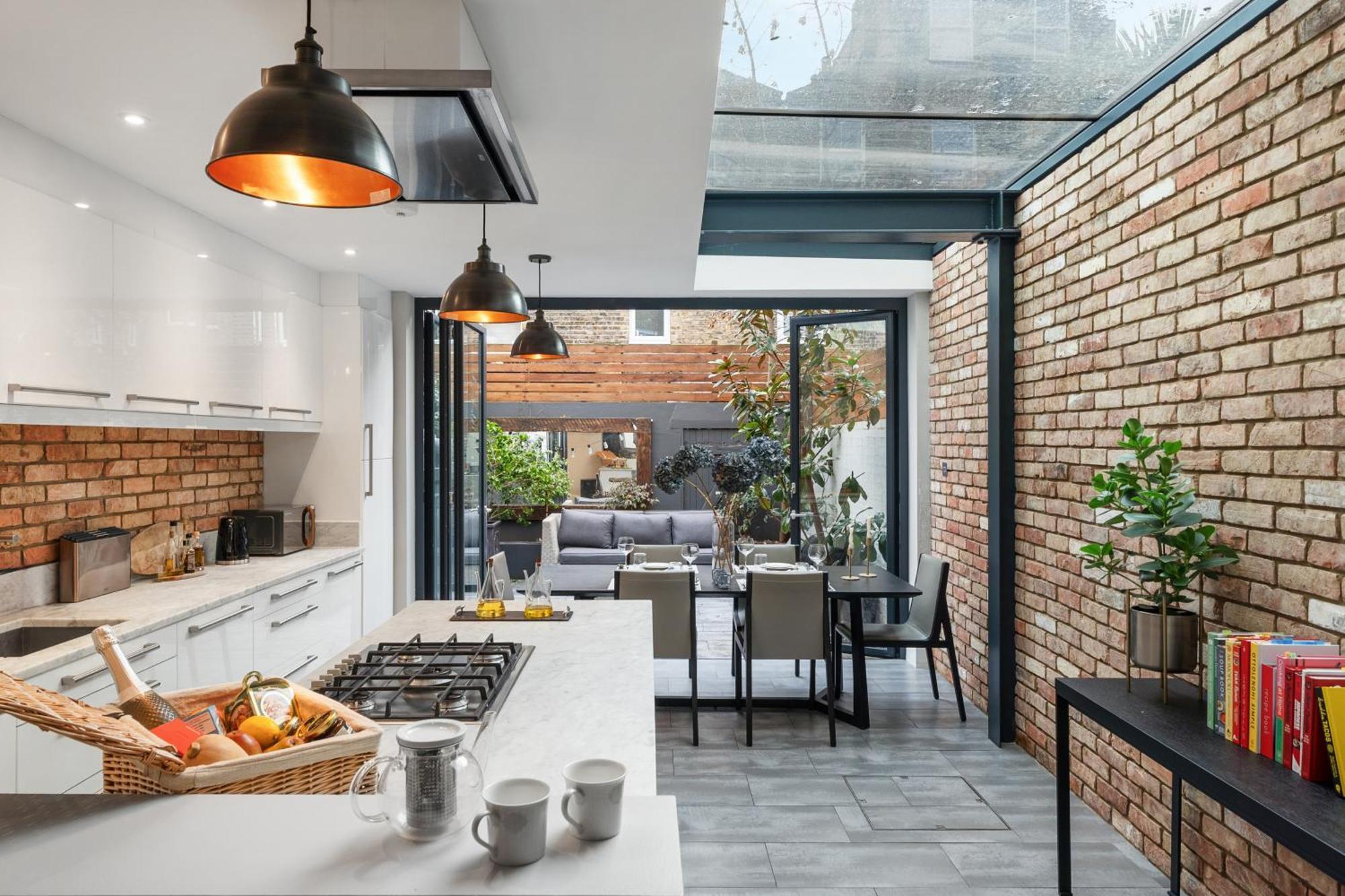 4 Bedroom House With Garden In Battersea Close To Chelsea *