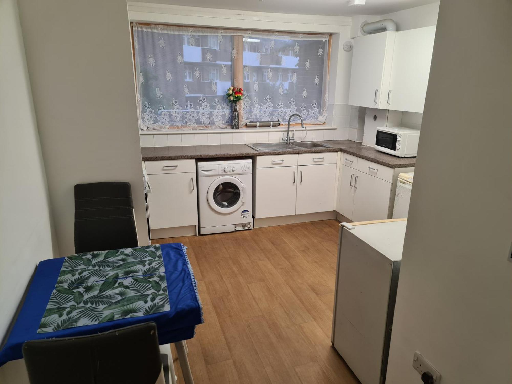 Lascelles House - A Few Mins To Us Embassy, Battersea Power Station & London