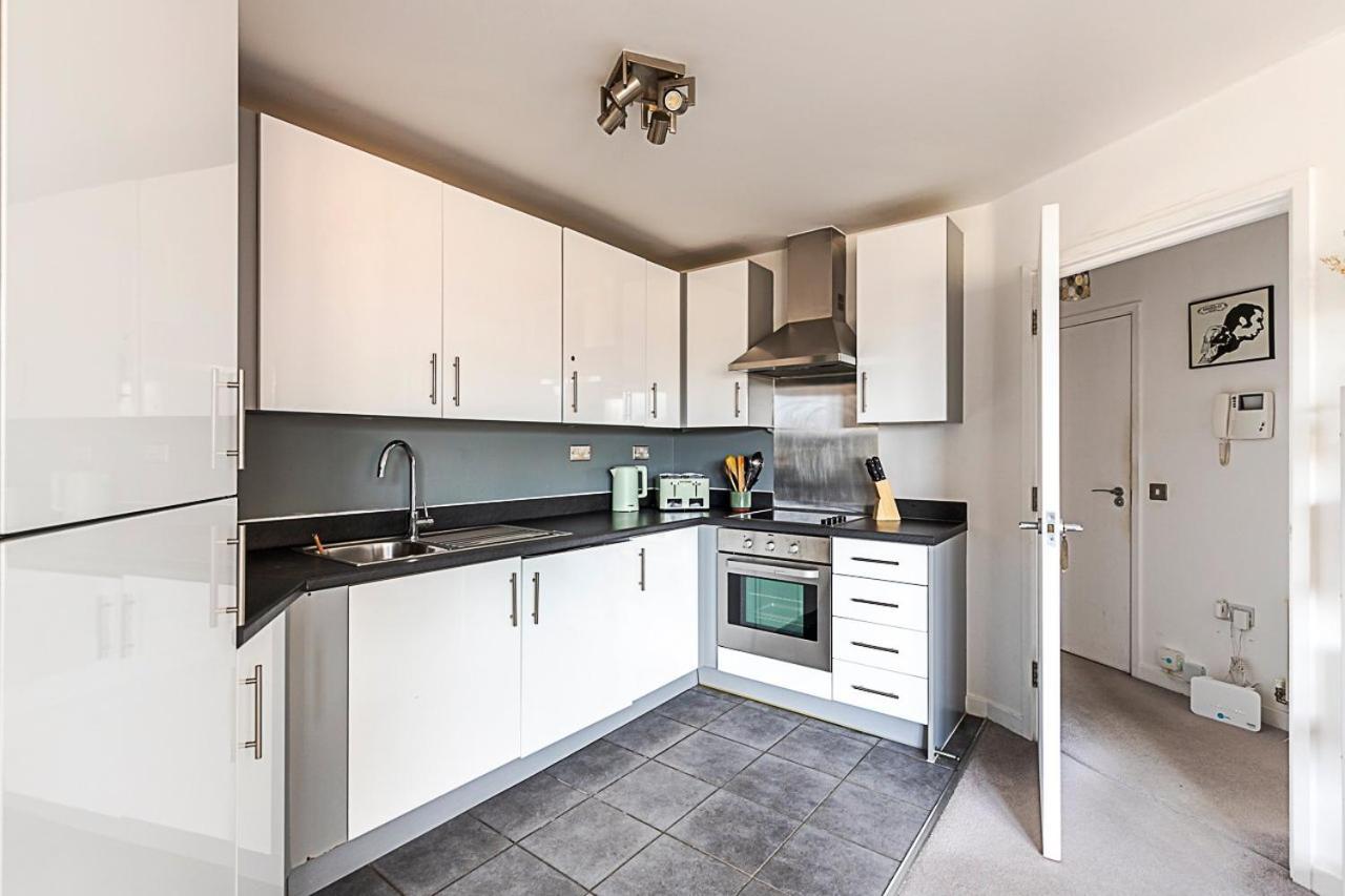 Chic & Modern Dalston Apartment *