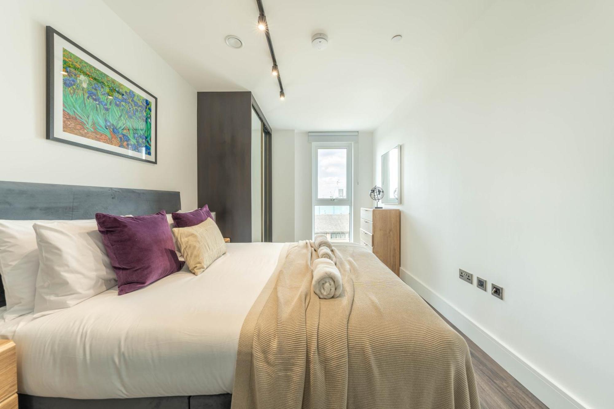 Mitre Picasso By Artsy Apartment