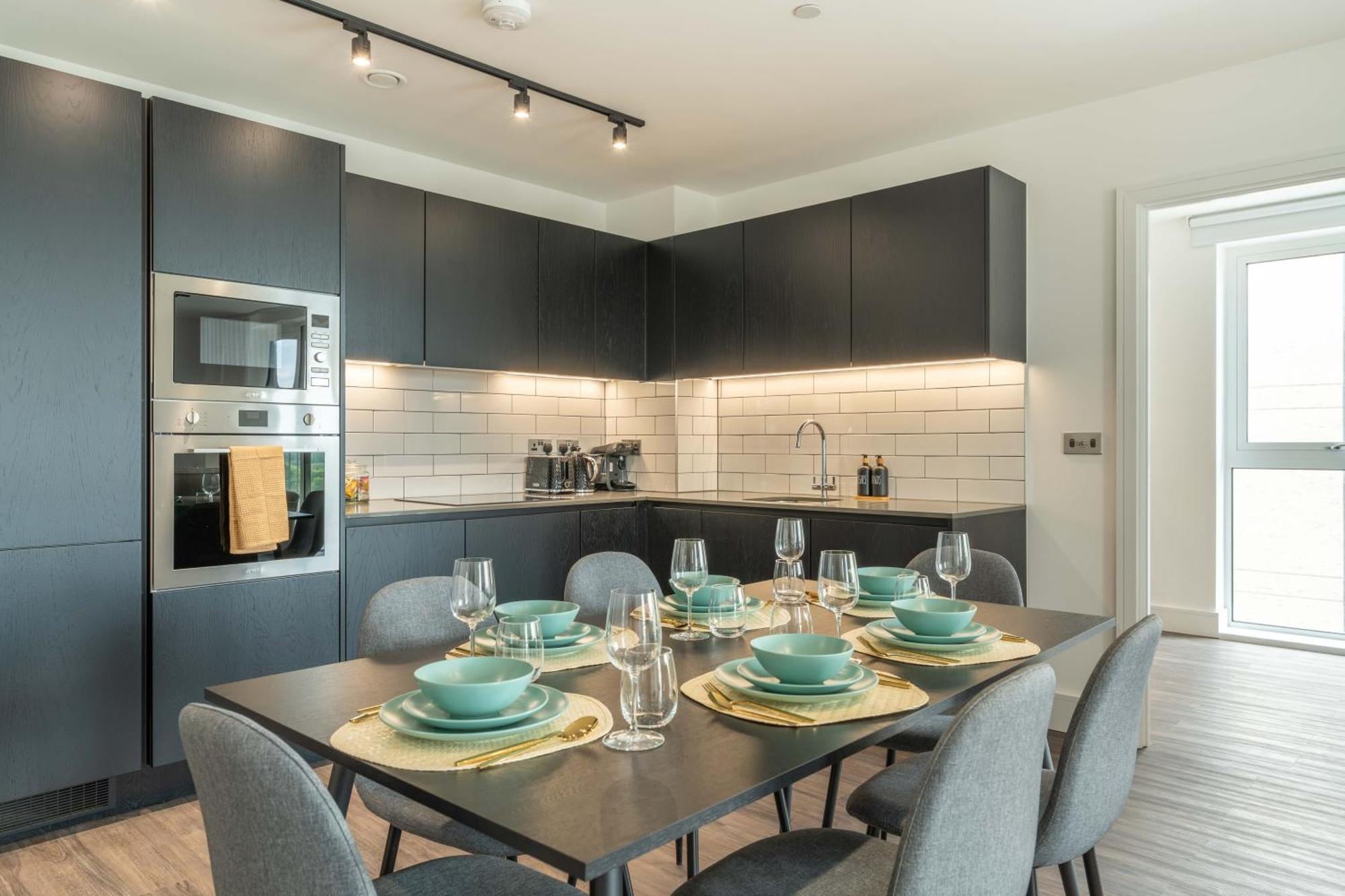 Mitre Picasso By Artsy * London