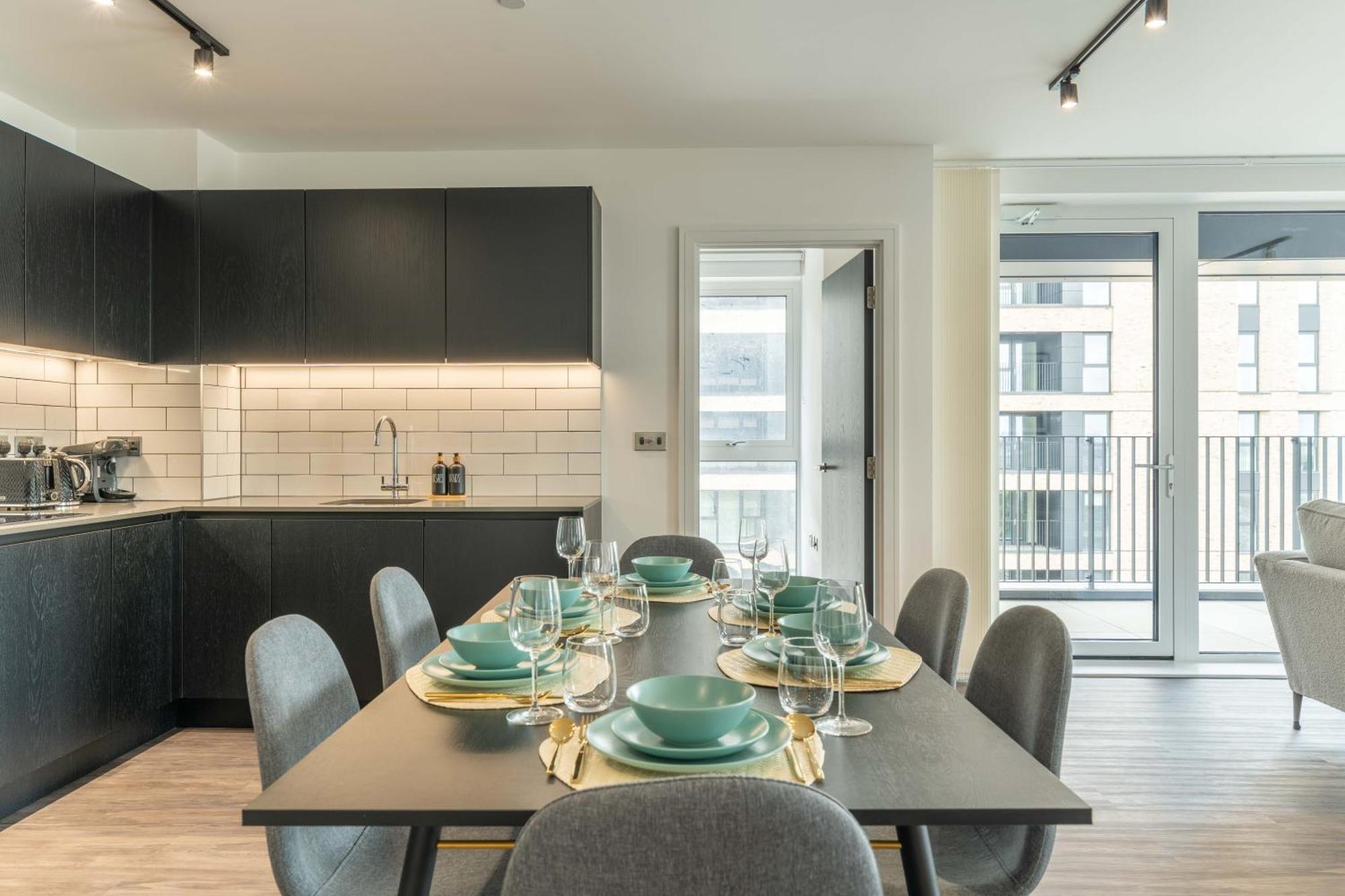 Mitre Picasso By Artsy * London
