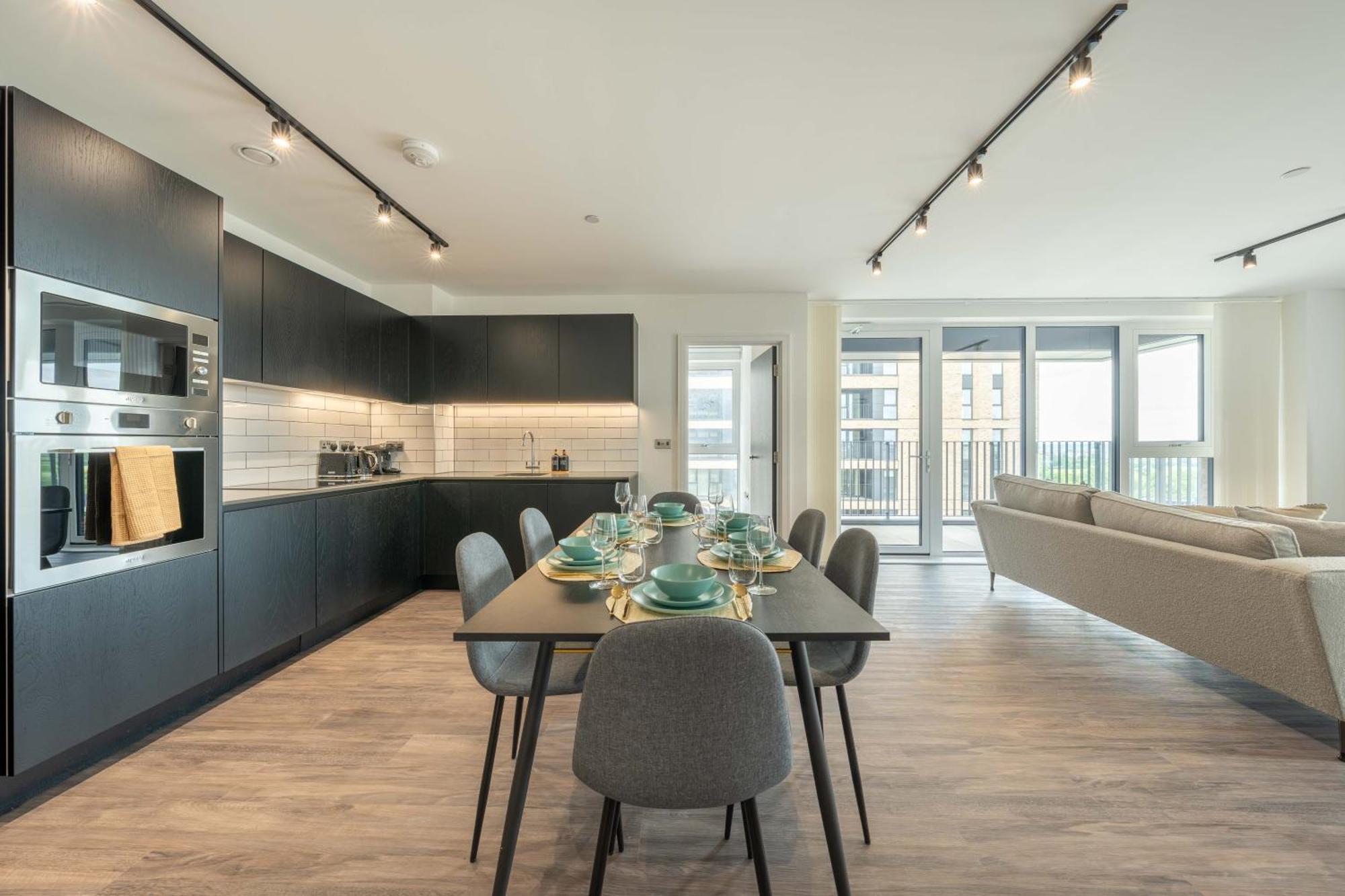 Apartment Mitre Picasso By Artsy London