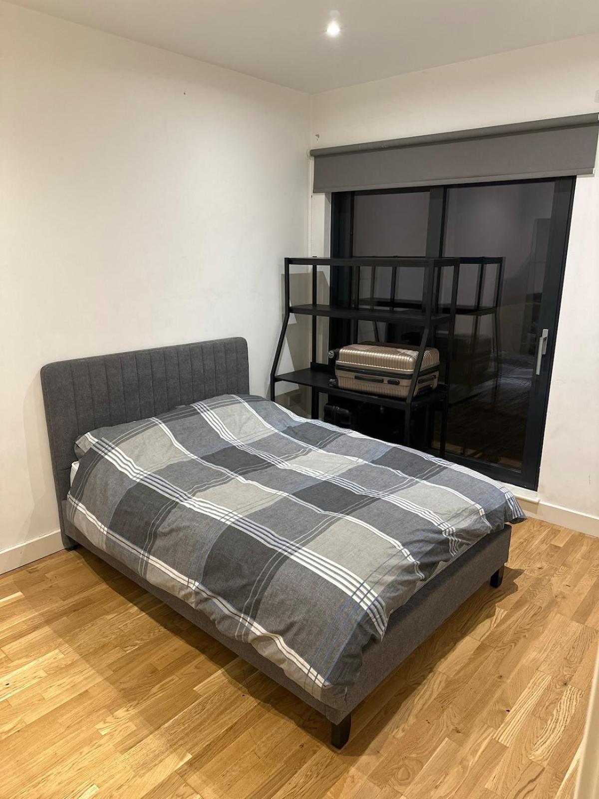 Aldgate East 2 Bedroom Flat