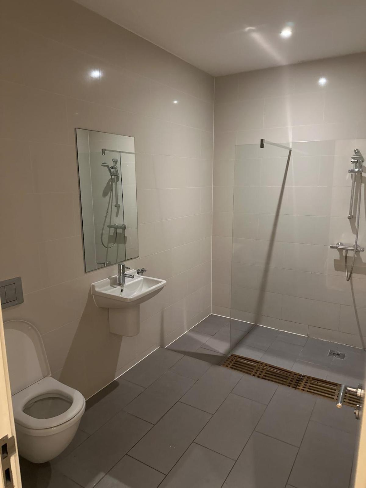 Aldgate East 2 Bedroom Flat Apartment London