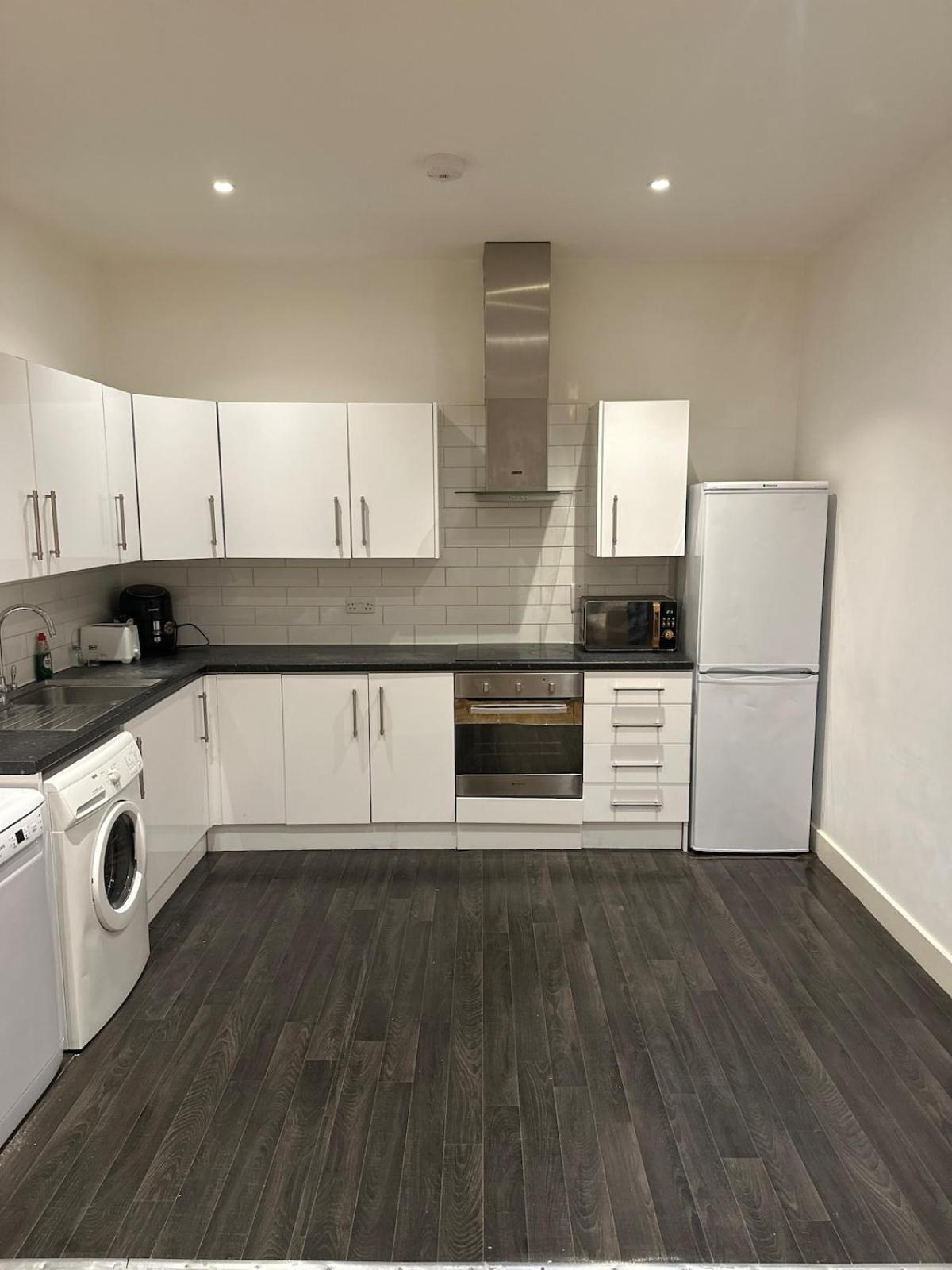 Aldgate East 2 Bedroom Flat Apartment London