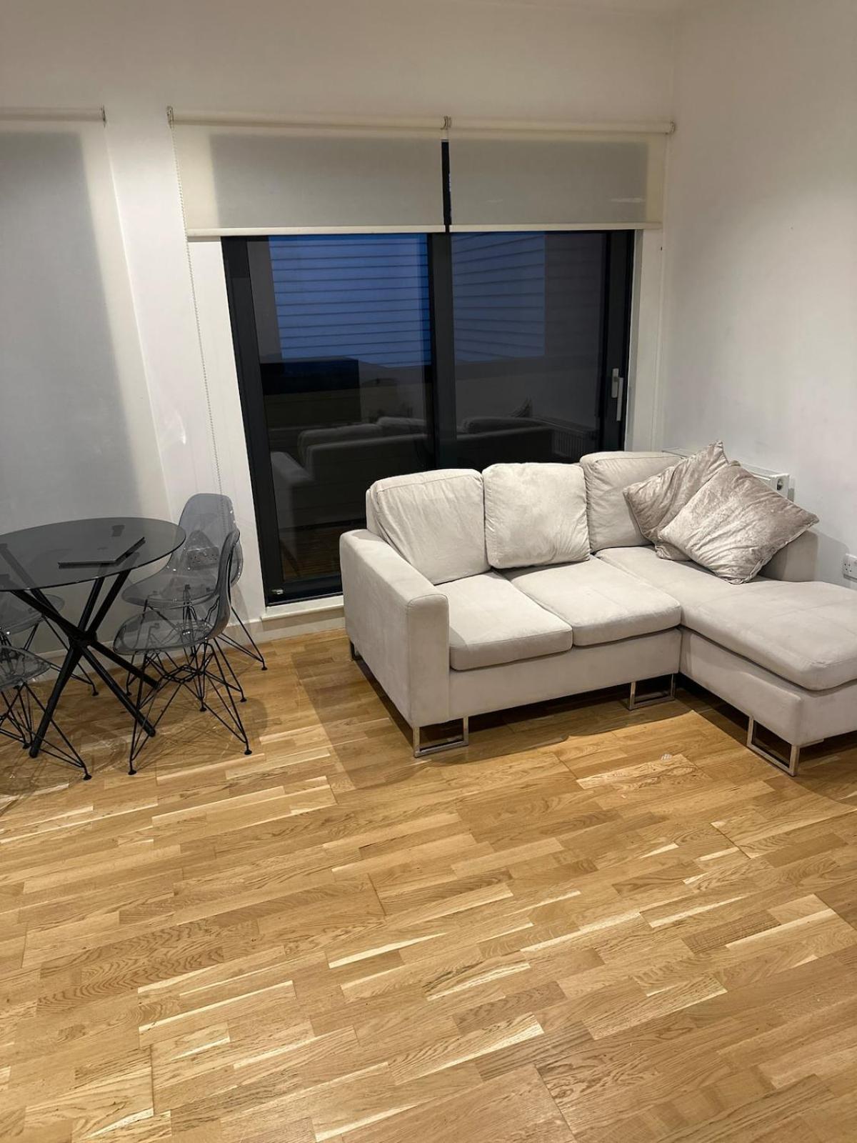 Aldgate East 2 Bedroom Flat *