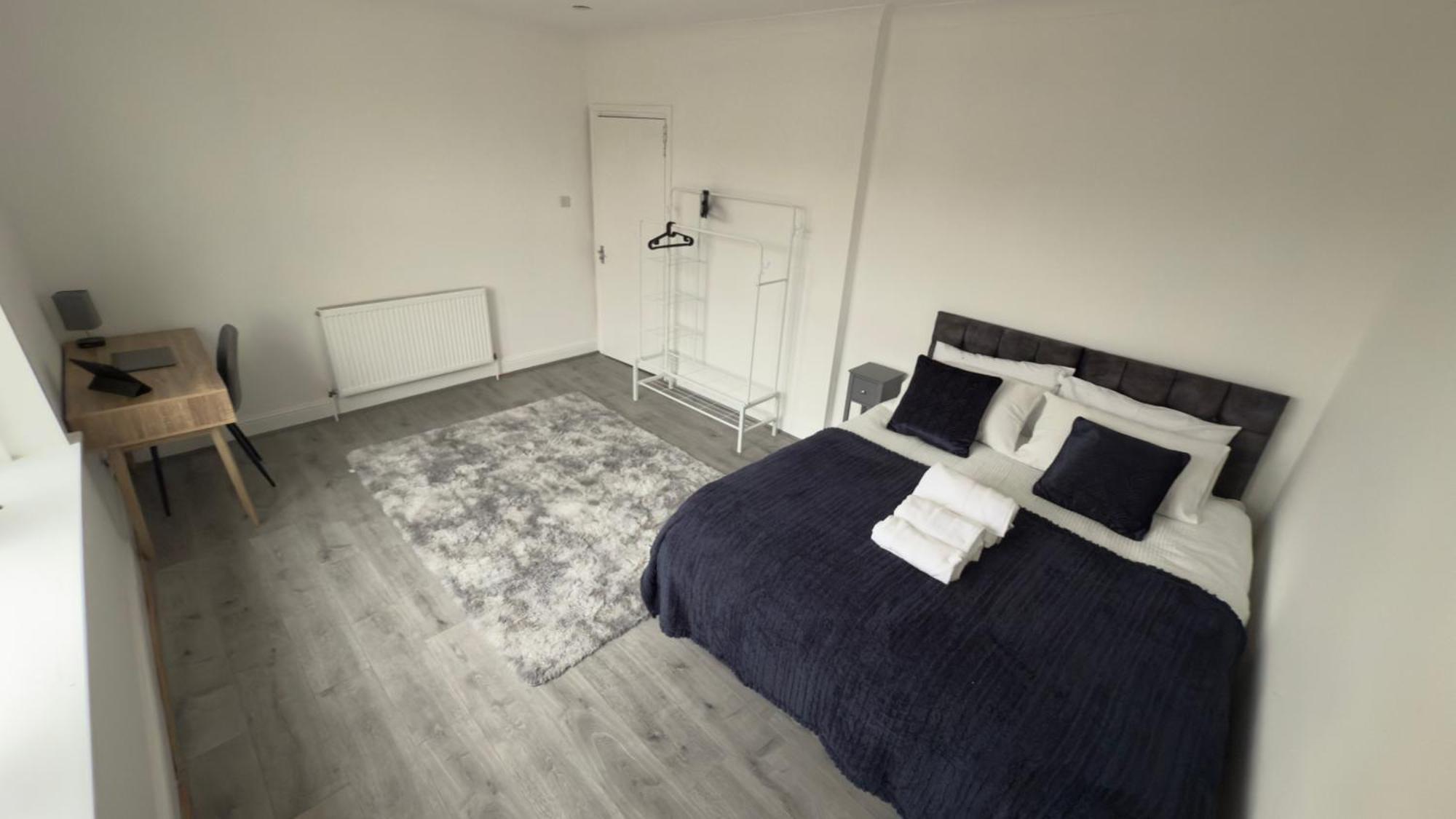 Brick Lane Modern 2 Bedroom *