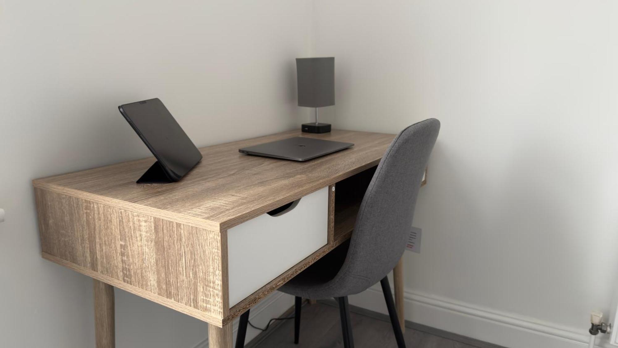 Brick Lane Modern 2 Bedroom *