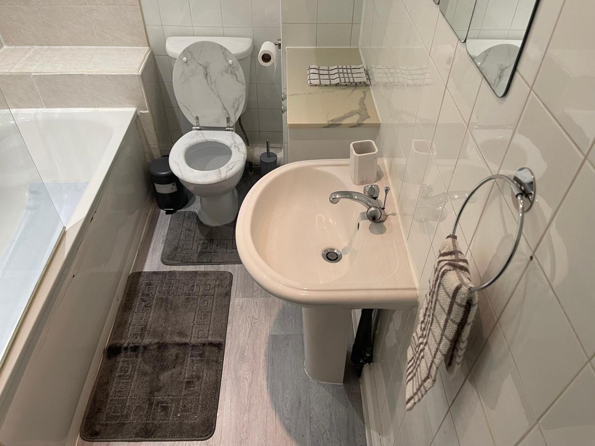 Brick Lane Modern 2 Bedroom *